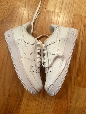 Nike Air Force 1 Low LE Triple White (GS) FV5951-111 Size Youth Boys U.S. 2.5